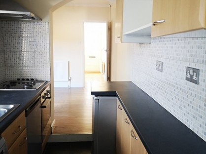 3 Bed Terraced House, Albany Road, RG30