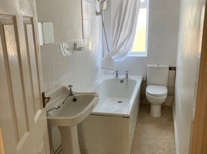 2 Bed Flat, Nork Way, SM7