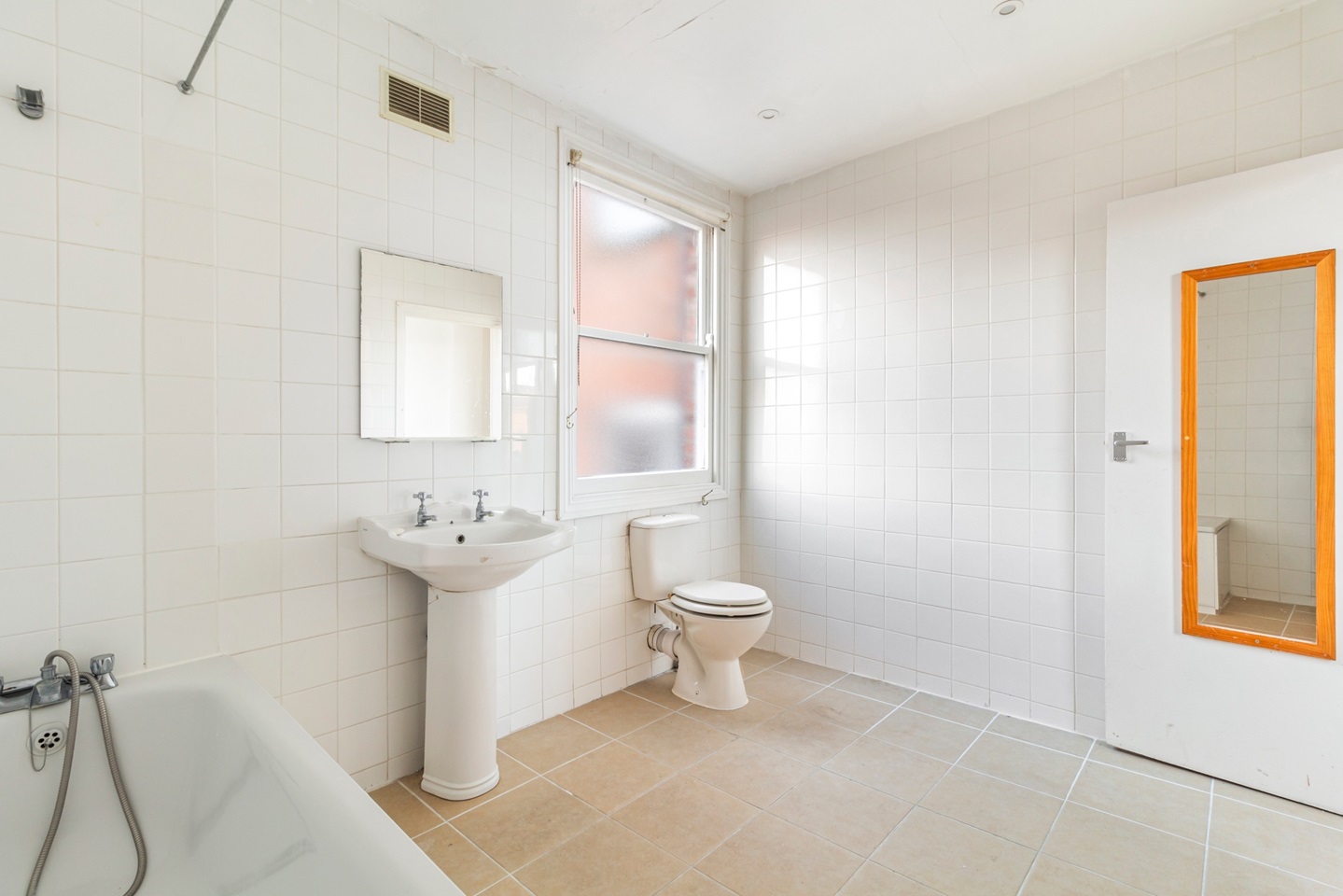 London 1 Bed Flat, Cricklewood Broadway, NW2 To Rent Now for £1,795