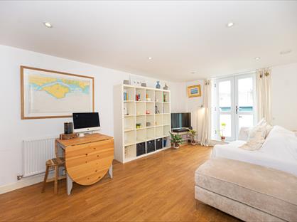 1 Bed Flat, Garratt Lane, SW18