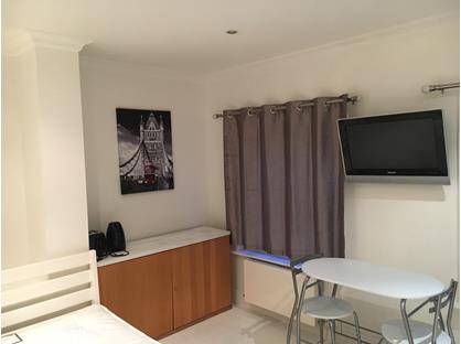 Studio Flat, Aldgate, E1