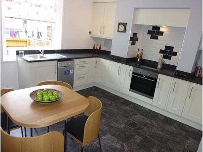 3 Bed Terraced House, Unity Street North, BD16