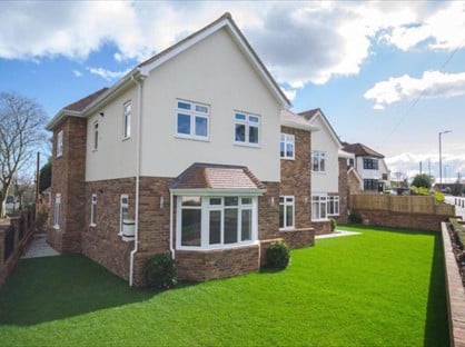 1 Bed Flat, Chelmsford Road, CM15