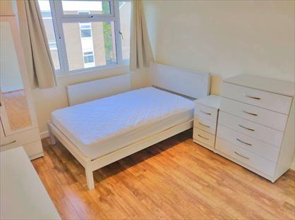 Room in a Shared House, Raglan Road, B66