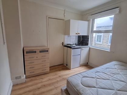 Studio Flat, High Road, N22