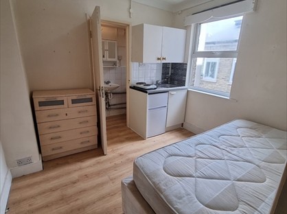 Studio Flat, High Road, N22