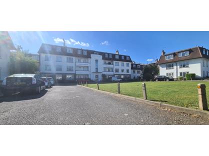 2 Bed Flat, Grosvenor Court, SM4