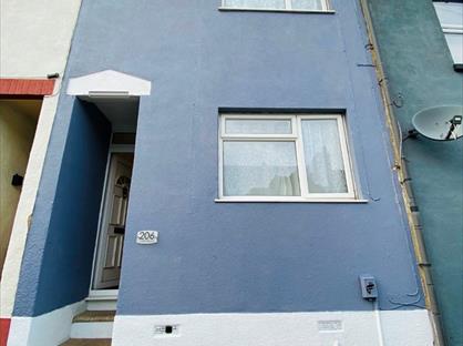 3 Bed Terraced House, Castle Road, ME4