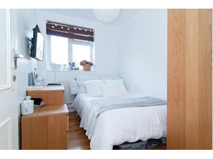 Room in a Shared Flat, Southmead Road, SW19