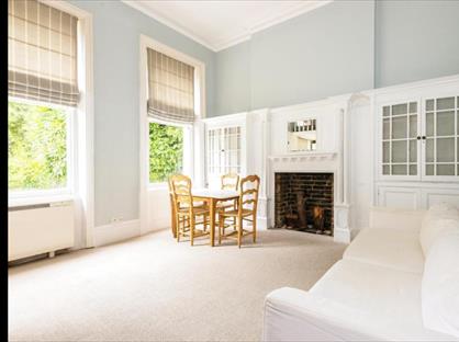 1 Bed Flat, Camden House, KT8