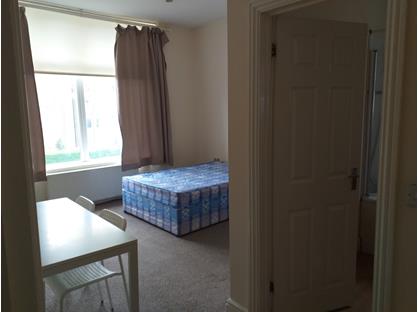 Studio Flat, Berrylands Road, KT5