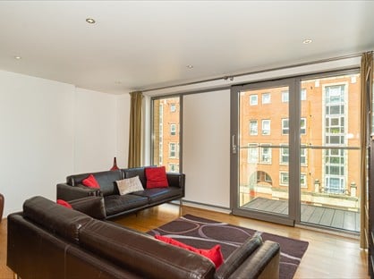 2 Bed Flat, Vauxhall Bridge Road, SW1V
