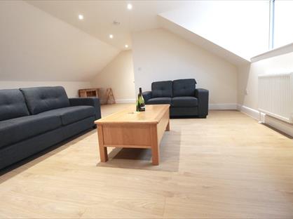 3 Bed Flat, High Road, N12