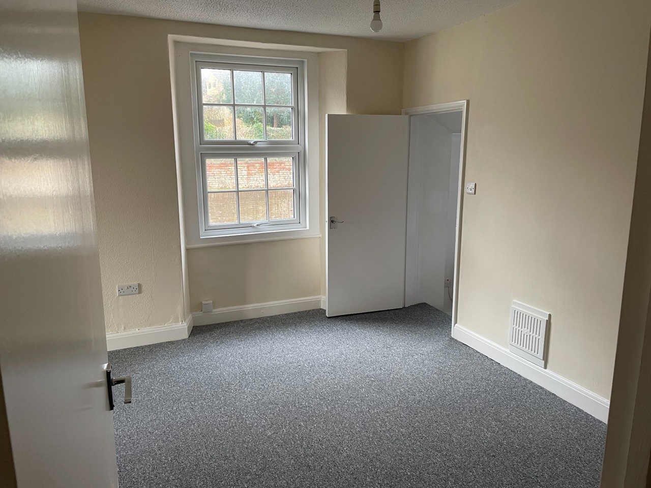 Yeovil 2 Bed Flat, South Street, BA20 To Rent Now for £750.00 p/m