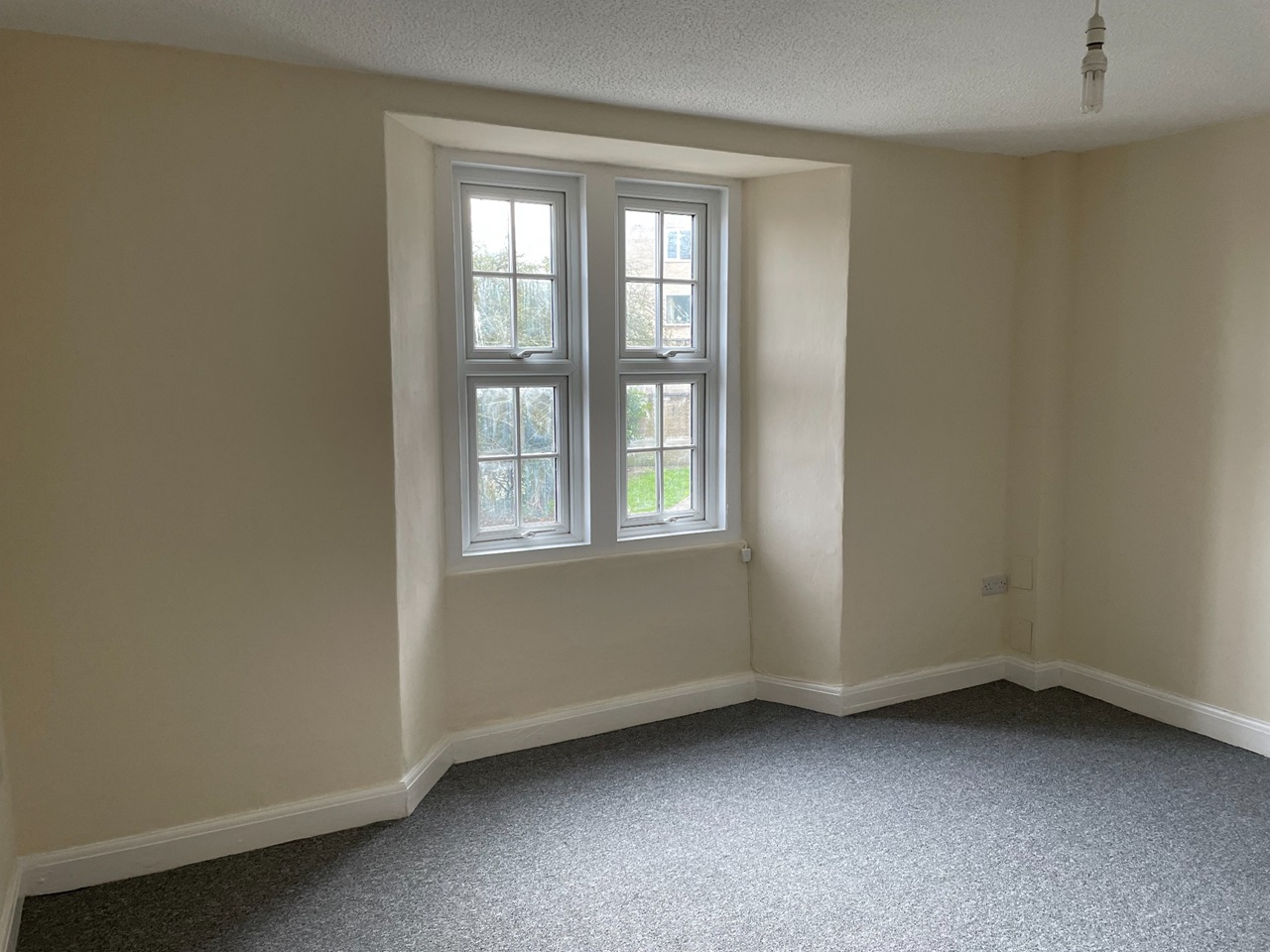 Yeovil 2 Bed Flat, South Street, BA20 To Rent Now for £750.00 p/m