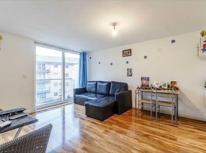 2 Bed Flat, Berberis House, TW13