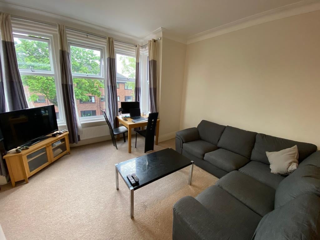 1 Bed Flat, Arncliffe Road, LS16 photo 2
