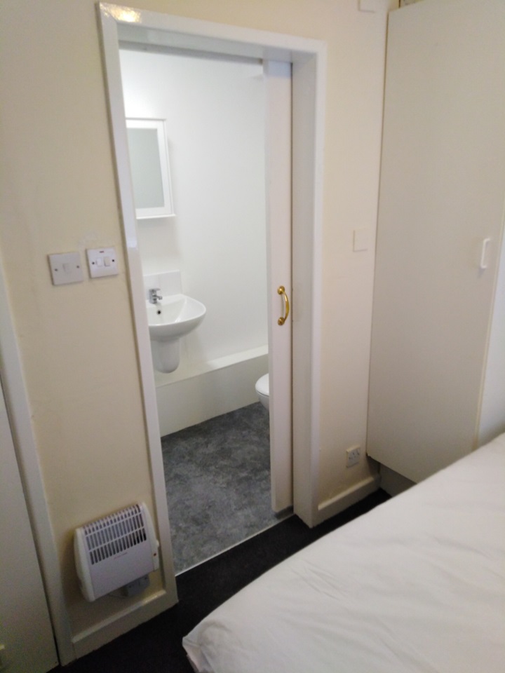 1 Bed Flat, Anfield, L6 photo 5