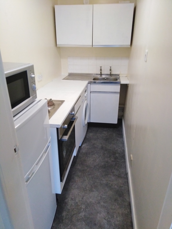 1 Bed Flat, Anfield, L6 photo 3
