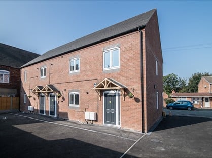 2 Bed Flat, Brook Avenue, B77