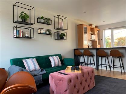 2 Bed Terraced House, Sonning Gardens, TW12