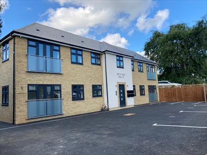 2 Bed Flat, Roe Green Close, AL10