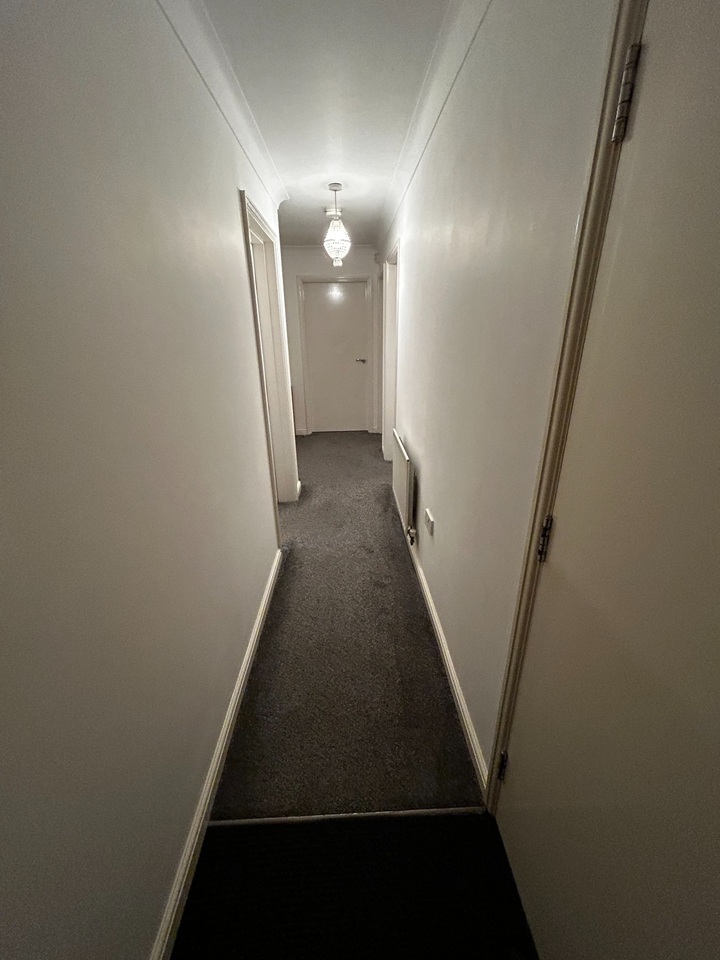 2 Bed Flat, Charnley Drive, LS7 photo 3