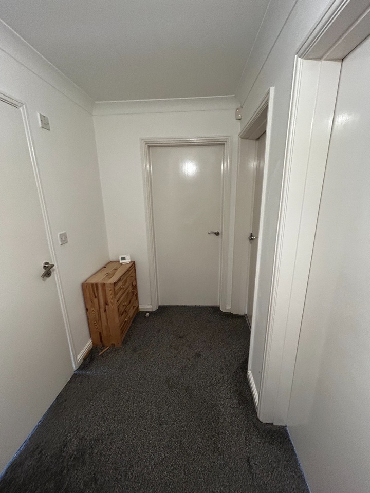 2 Bed Flat, Charnley Drive, LS7 photo 4