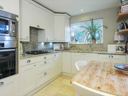 2 Bed Terraced House, Elsley Road, SW11