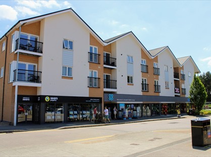2 Bed Flat, Falcon Way, RG12