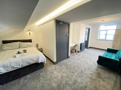 Room in a Shared House, Church Road, SK4