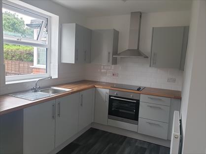 2 Bed Terraced House, Oakwood Avenue, WF2