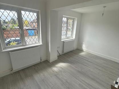 6 Bed Semi-Detached House, Compton Road, UB3