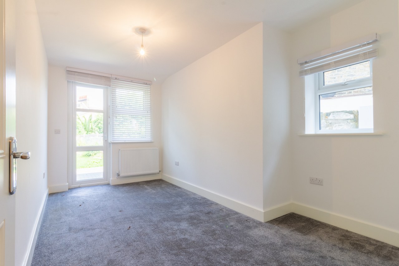 London 2 Bed Flat, Charlton, SE7 To Rent Now for £1,975.00 p/m