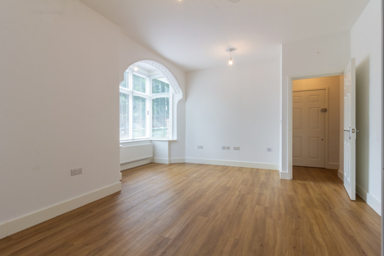 London 2 Bed Flat, Charlton, SE7 To Rent Now for £1,975.00 p/m