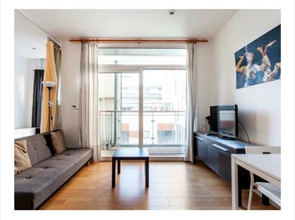 1 Bed Flat, Cornell Square, SW8