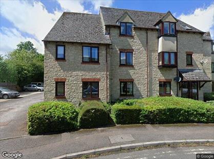2 Bed Flat, Evenlode Court, OX28