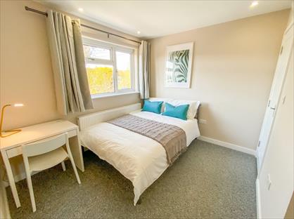 Room in a Shared House, Maple Road, RH1