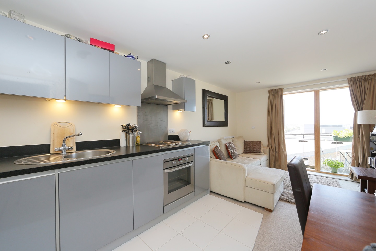 London 1 Bed Flat, Reed House, SW19 To Rent Now for £1,350.00 p/m