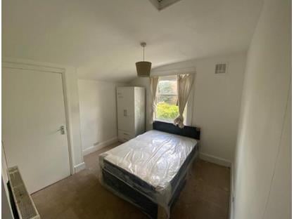 Room in a Shared House, Dagnall Park, SE25