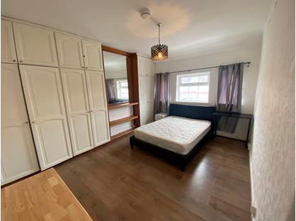 Room in a Shared House, Perth Road, N22