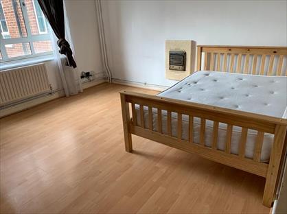 Room in a Shared Flat, Alfreda Court, SW11