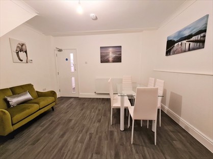 Room in a Shared House, High Street, GL50