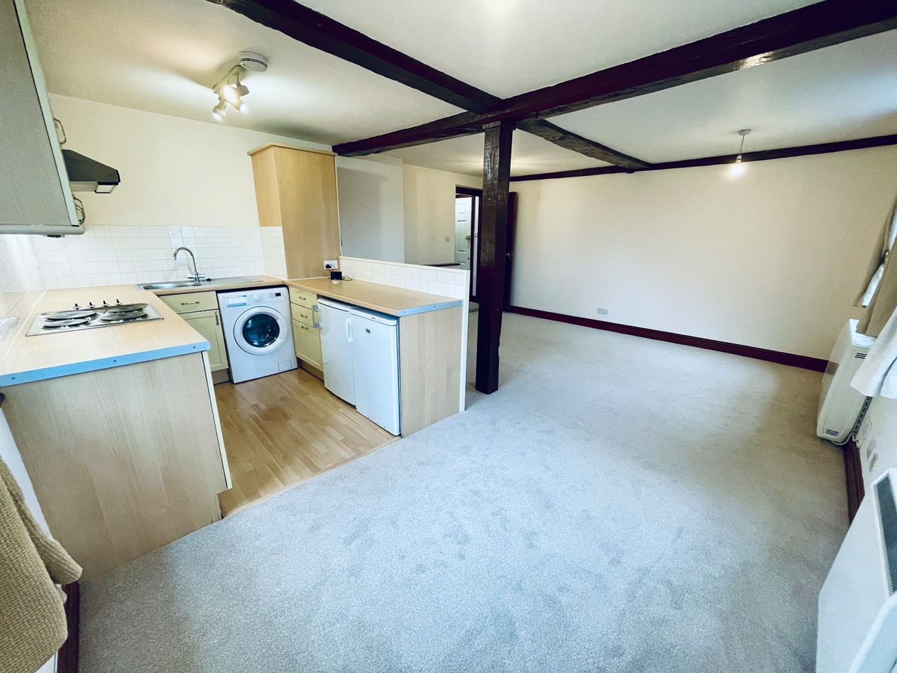 Shepperton 1 Bed Flat, Charlton Road, TW17 To Rent Now for £1,300.