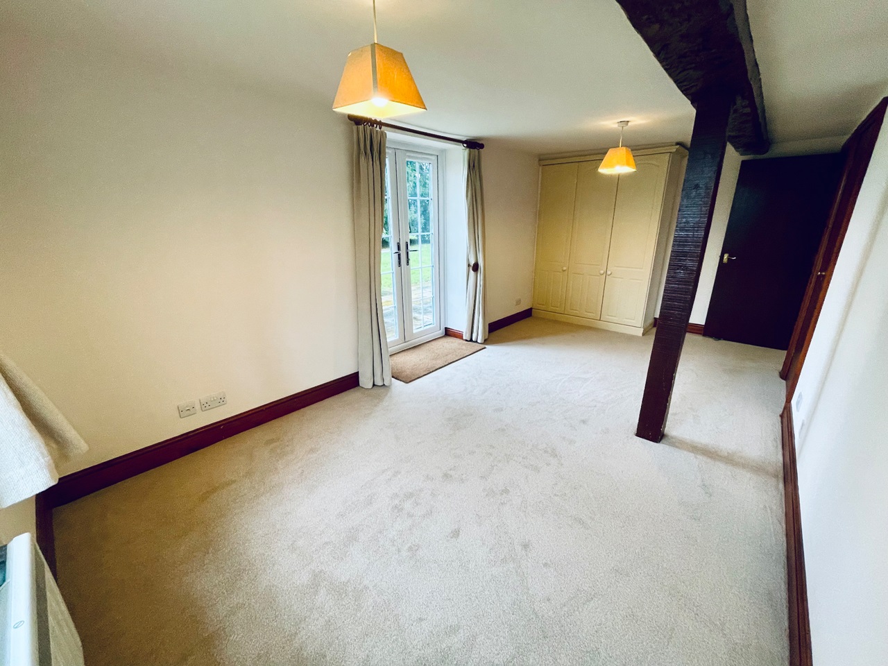 Shepperton 1 Bed Flat, Charlton Road, TW17 To Rent Now for £1,300.