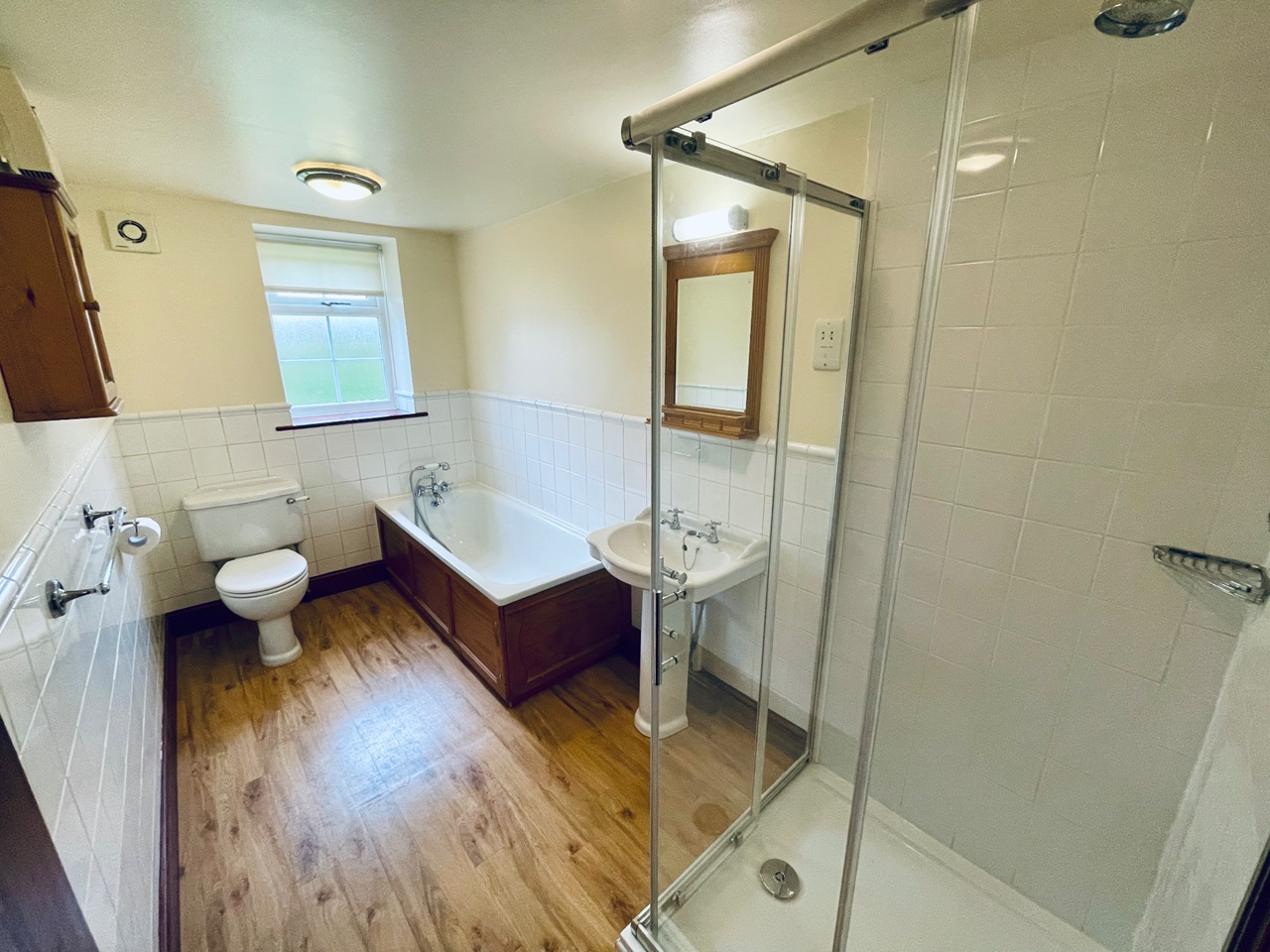 Shepperton 1 Bed Flat, Charlton Road, TW17 To Rent Now for £1,300.