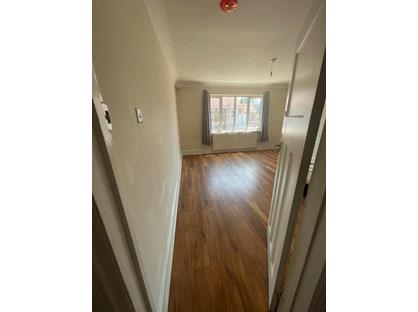 4 Bed Flat, Hanworth Road, TW4