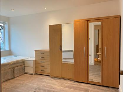 Room in a Shared Flat, Central House, E15