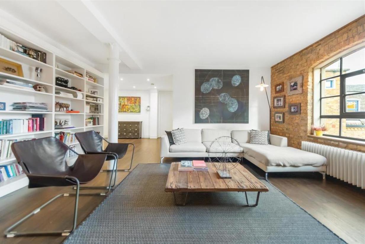 2 Bed Flat, Battersea Square, SW11