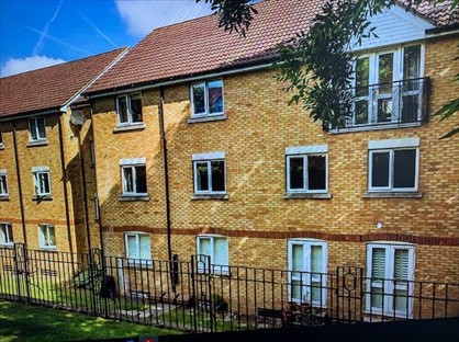 2 Bed Flat, Galahad House, RH1